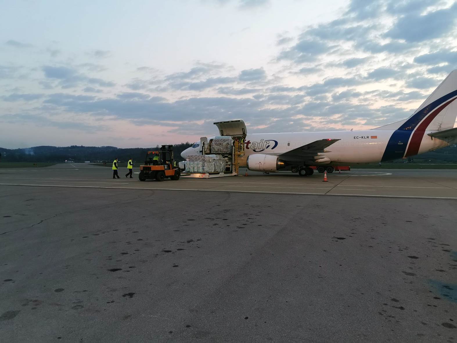  U Banjaluku sletio drugi avion sa opremom za pokretnu bolnicu 