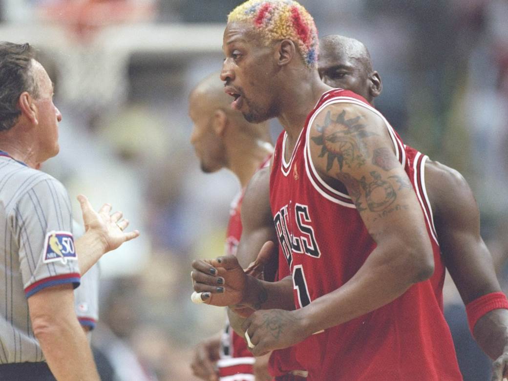 Denis-Rodman-Majkl-Dzordan-Skoti-Pipen-nismo-pricali-van-terena 