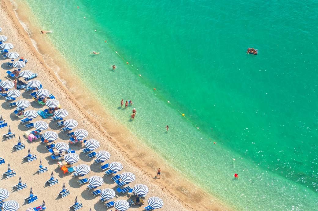  Italijani našli "rešenje" za turističku sezonu: Ovo će postaviti na plaže!? 