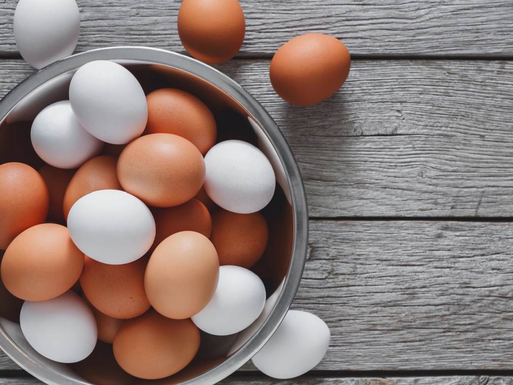  Niste kupili bela jaja za ukrašavanje? Evo kako da ih sami izbelite 