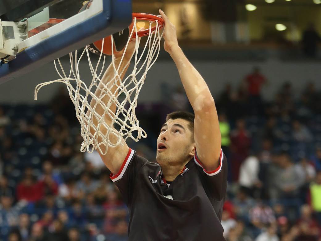  Luka Mitrović napustio Manresu 