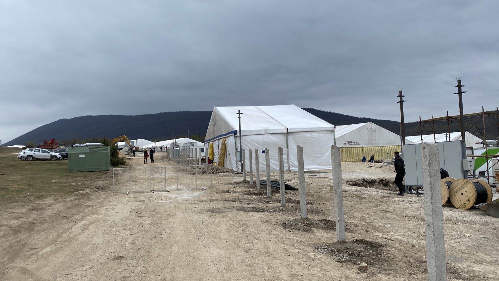  U kampu "Lipa" smješteno oko 800 migranata, nastavlja se izmještanje 