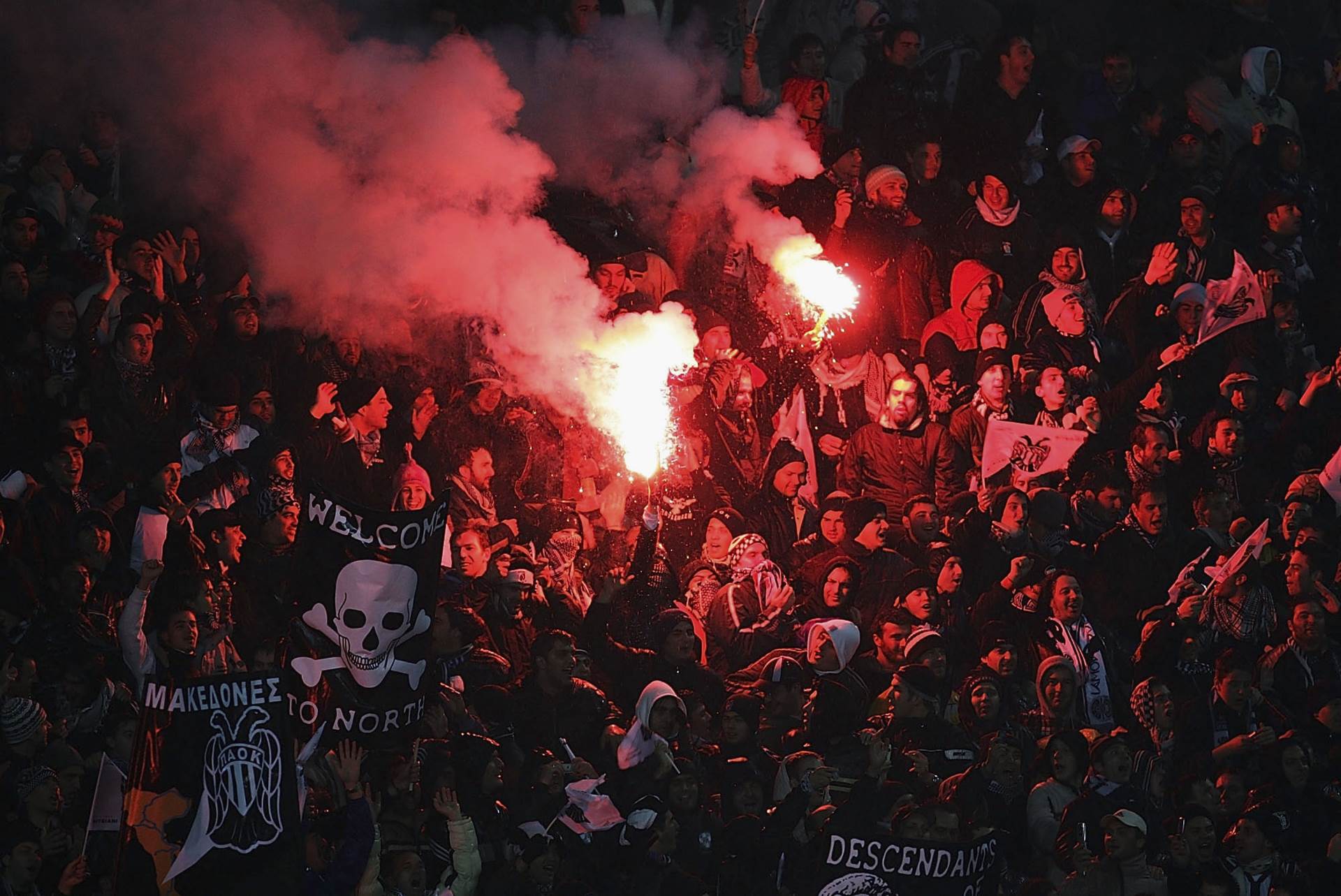  Sukob-navijaca-PAOK-i-grcka-policija-VIDEO-karantin-u-Grckoj-korona-virus. 