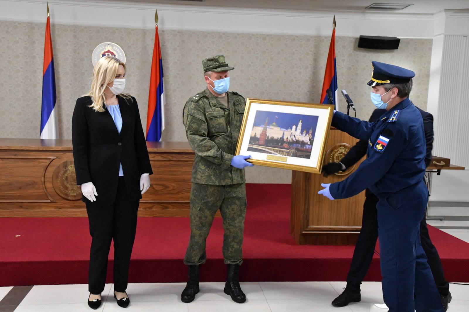  Cvijanovićeva uručila odlikovanja pripadnicima odreda oružanih snaga Rusije 