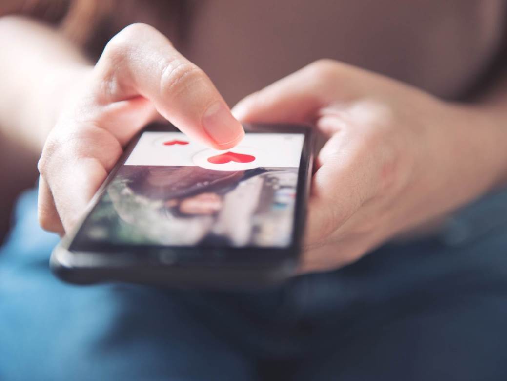  Ako nemate impresivan telefon, smanjuju vam se šanse kod suprotnog pola? 