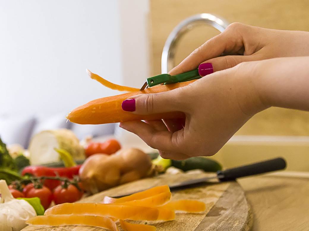  Nije svejedno da li je nož tup kad sjeckate povrće: Nutricionista otkriva najveće greške u pripremi hrane 