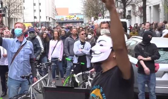  Žestoke demonstracije u Berlinu: Hoćemo ponovo svoje živote! (VIDEO) 