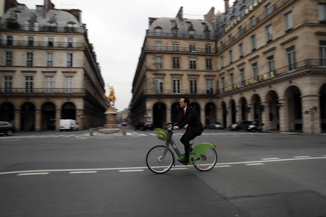  Gradonačelnik na biciklu nosi pismo Konteu, vraća 600 evra pomoći (VIDEO) 