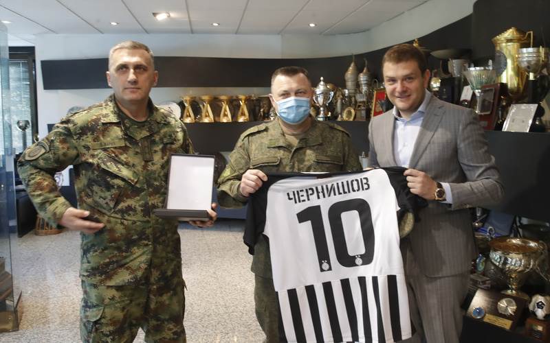  Ruski-general-major-Mihail-Cernisov-u-poseti-FK-Partizan 