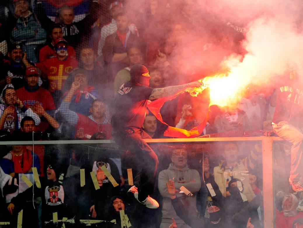  Đenova - Deset godina kasnije: Baklje, prekid posle šest minuta i meč zbog kog "orlovi" nisu igrali  