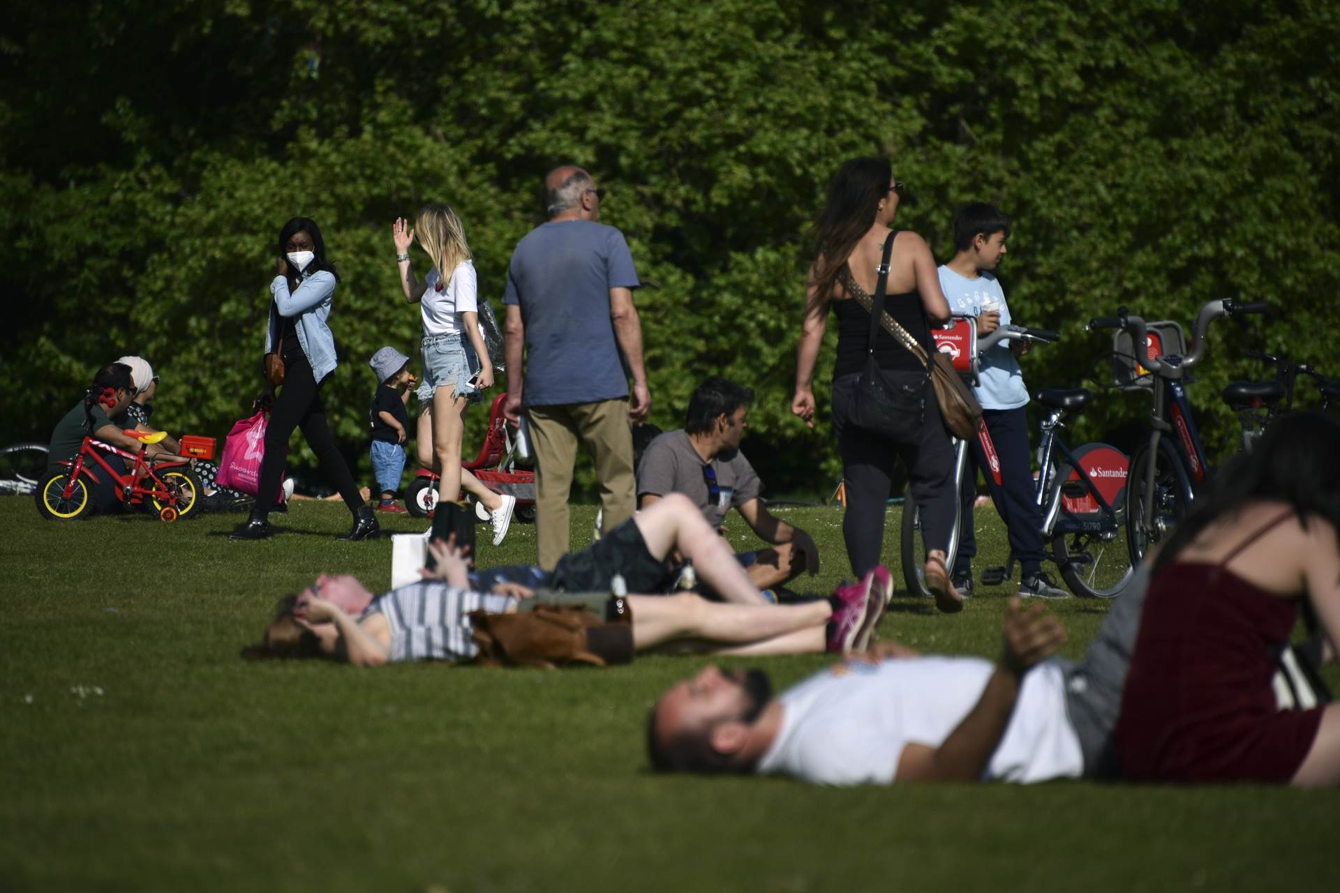  Policija besna: Bijemo izgubljenu bitku, jedu picu i piju pivo u parkovima 