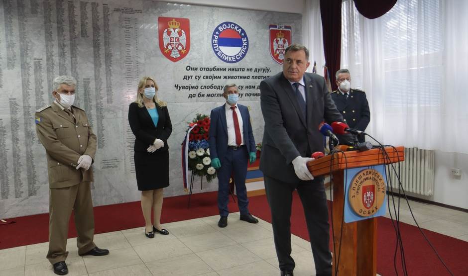  Dodik: Vojska RS baštinila antifašizam, njeno ukidanje greška 