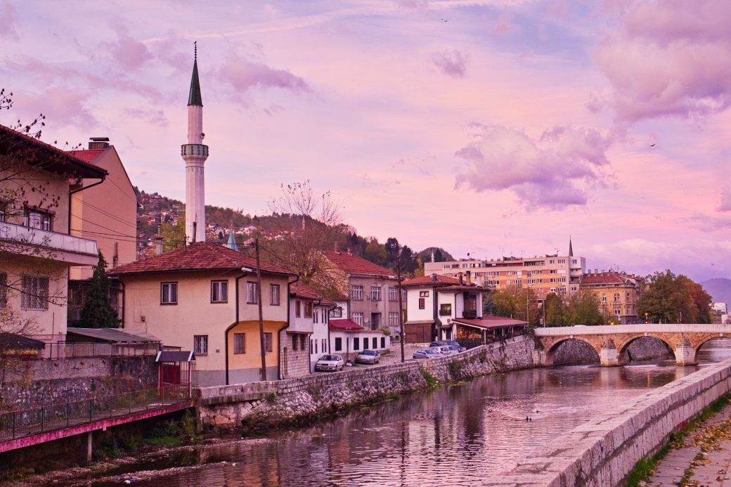  U Sarajevu od četvrtka obavezno nošenje maski i na otvorenom 