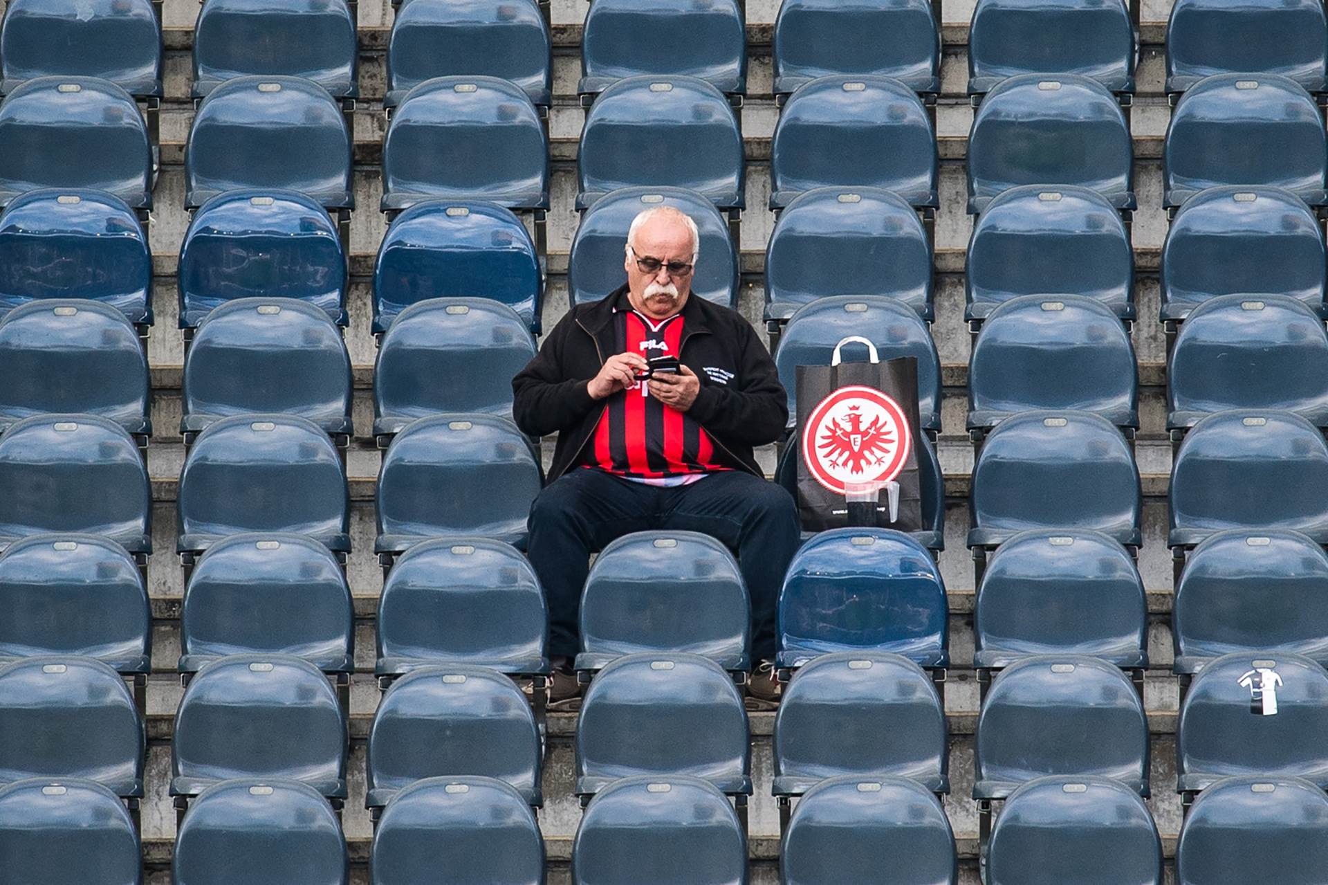  Bundesliga-se-vraca-pravila-u-Bundesligi-protiv-korona-virusa-dezinfikovane-lopte 