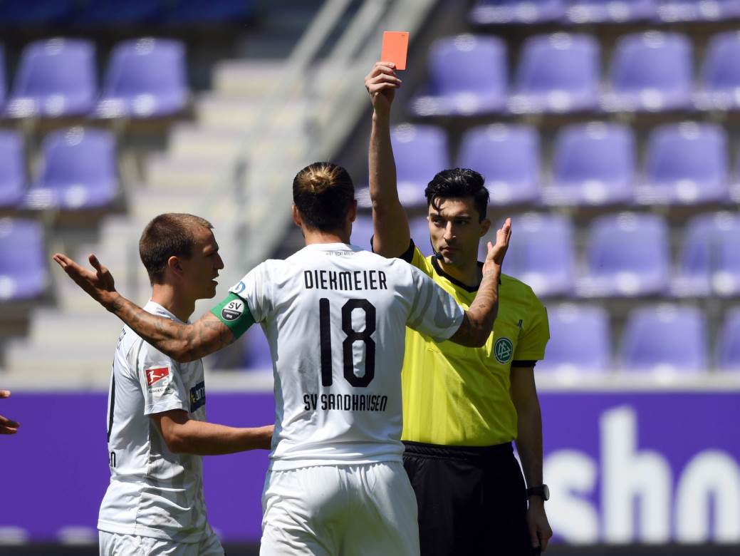  Nemacka-Bundesliga-2-Cvajta-AUE-Sandzauzen-3-1-crveni-karton-Dikmejer 
