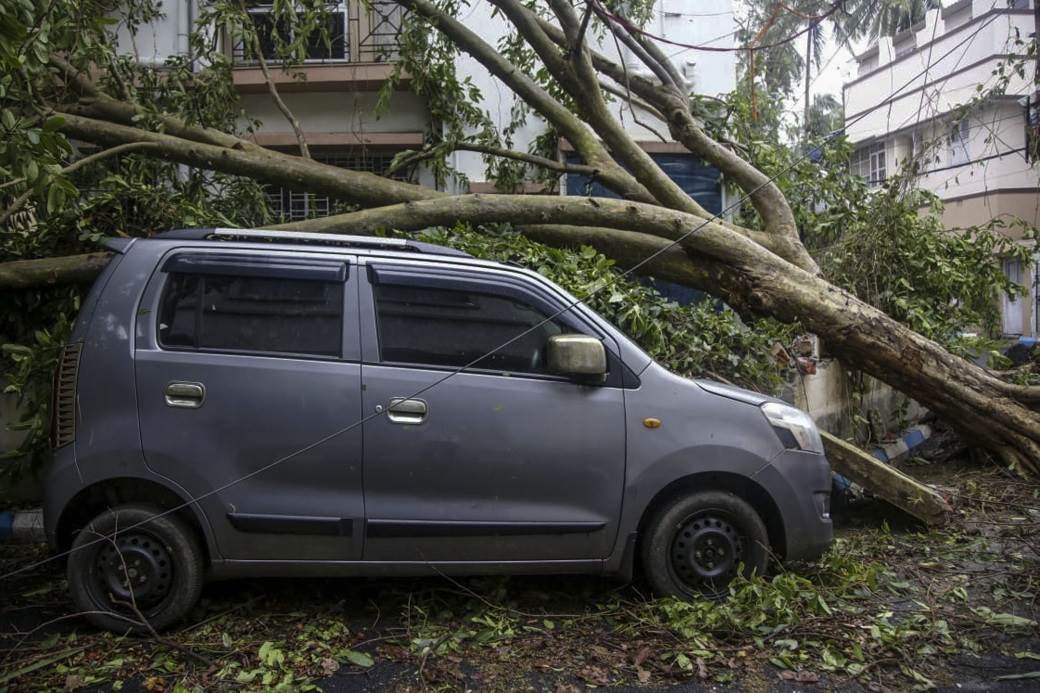  Strašna oluja, poginulo najmanje 95 ljudi! (VIDEO) 