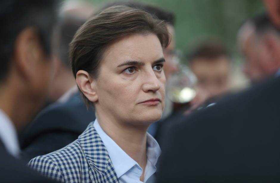  Ana Brnabić osudila "vandalizam političara koji stoje iza protesta" 