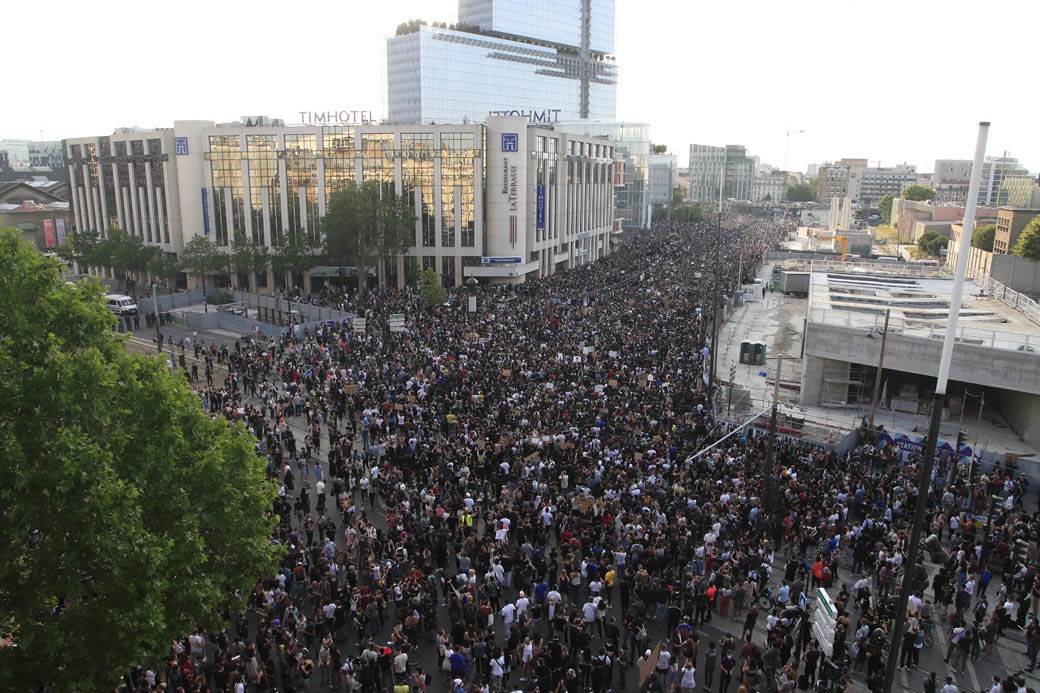  "Šarli Ebdo" poziva Francuze na masovne proteste 