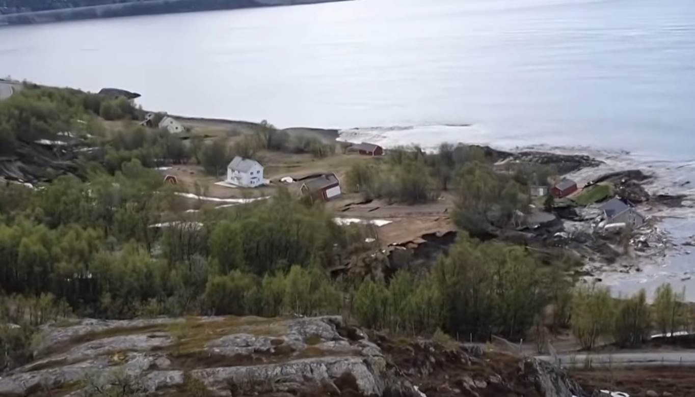  Ne kači se sa majkom prirodom: More progutalo kuće u Norveškoj (VIDEO) 