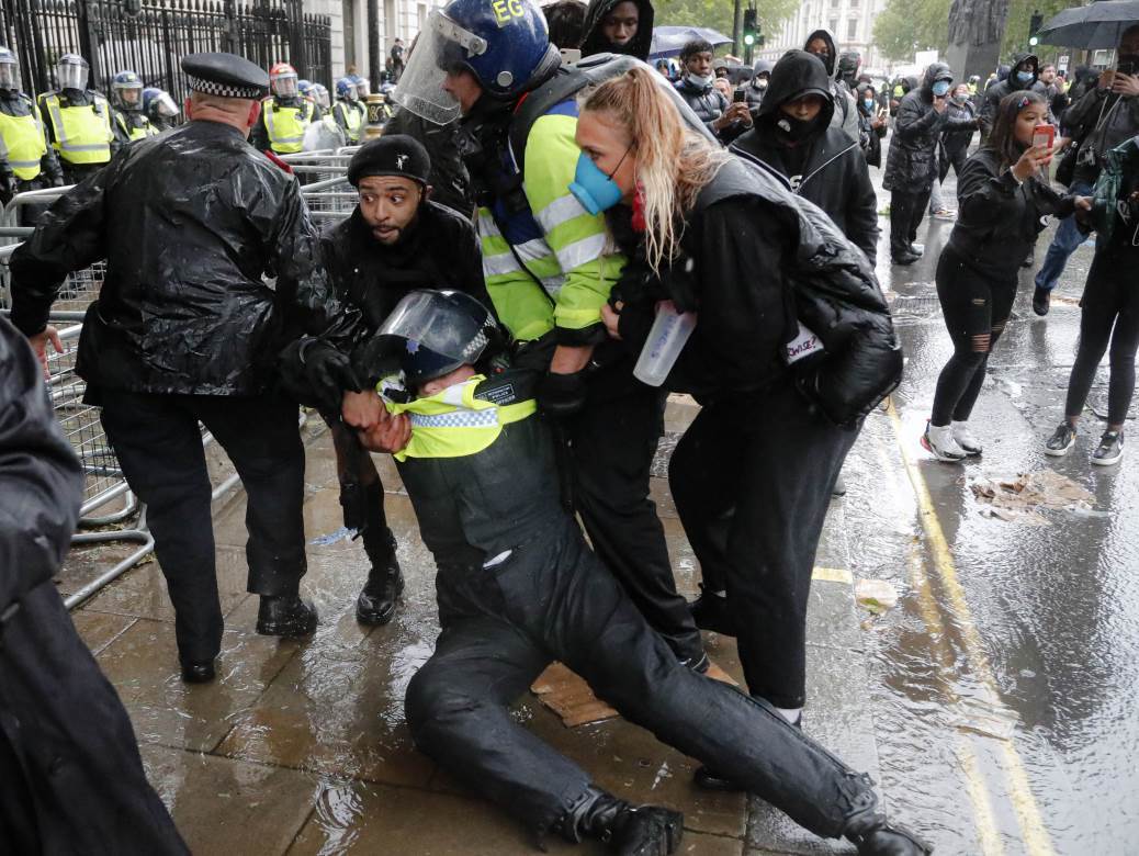  Evropa na nogama protiv rasizma: Neviđeni sukobi policije i demonstranata 