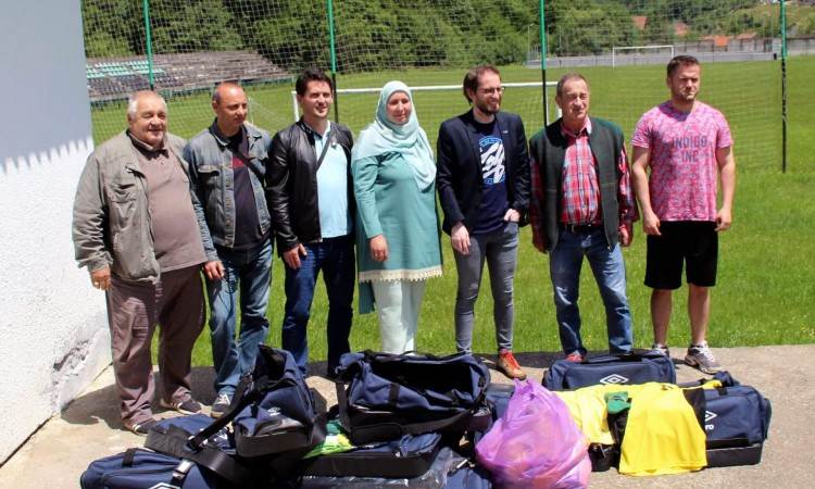  Željezničar donirao sportsku opremu Guberu iz Srebrenice 