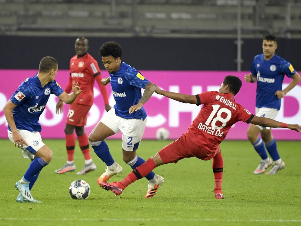  Bundesliga 10. kolo Šalke Bajer 0 3 