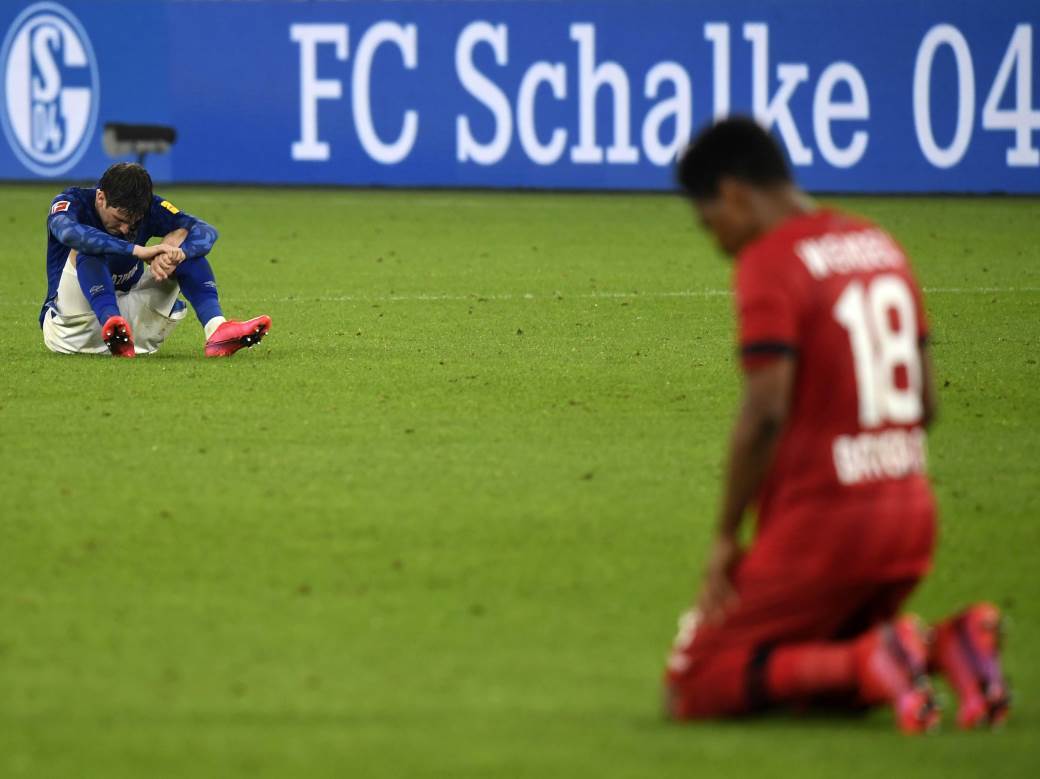  Nesportski-potez-Bundesliga-Lukas-Alario-na-Salke-Bajer 