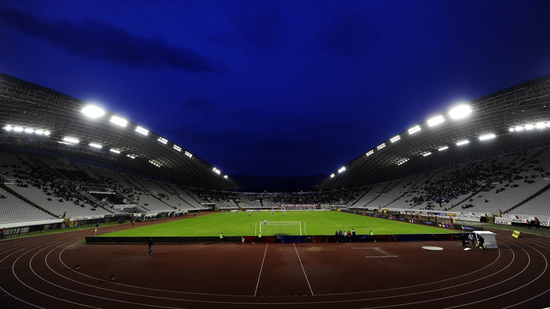  "Torcida" gađala raketom fudbalere Hajduka! 