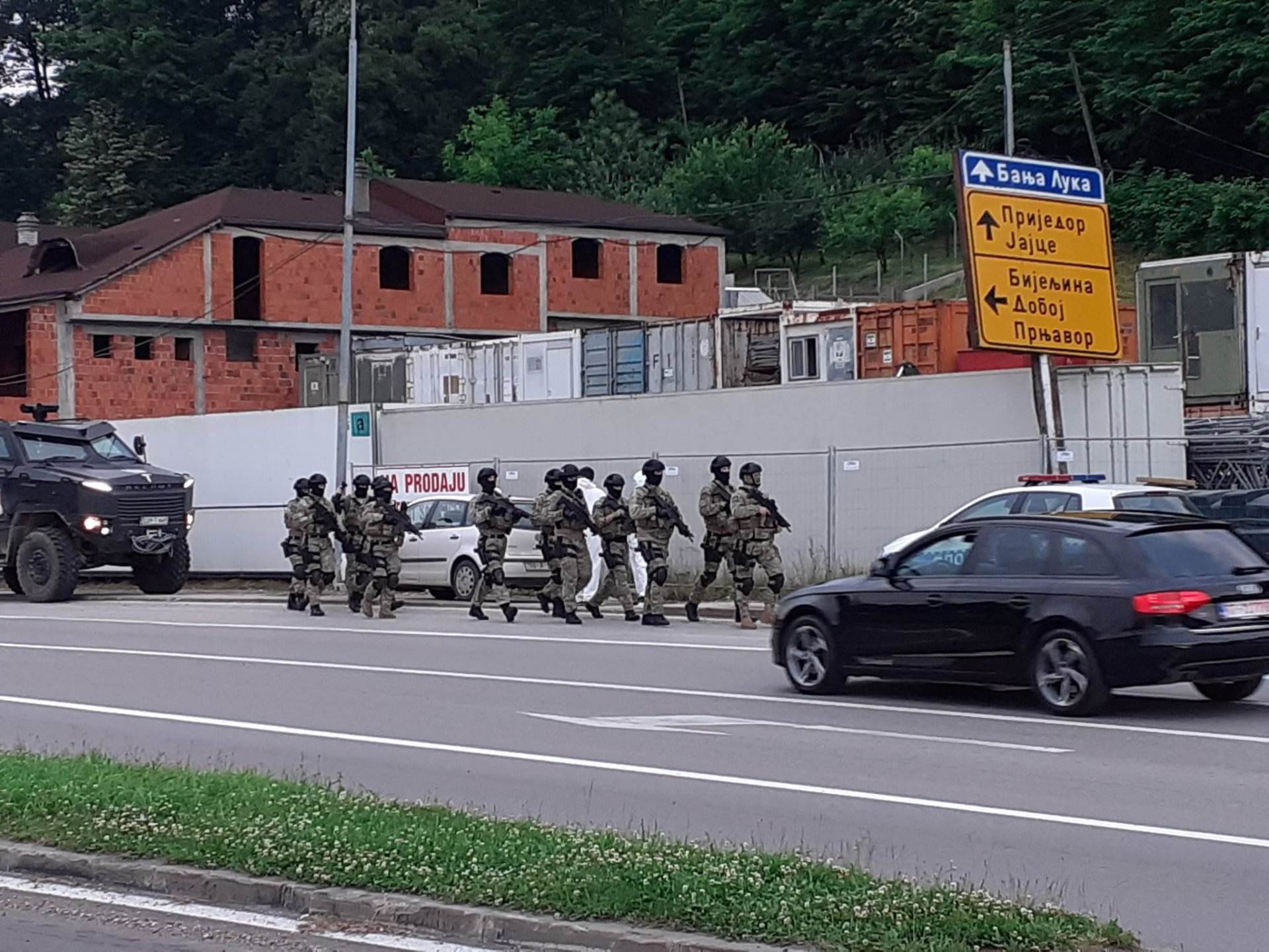  Migrant koji je potegao pištolj na policajku u ćeliji krio 1.700 KM 