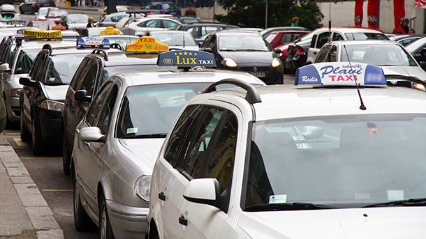  Beograd: Policajac pištoljem pretukao taksistu 