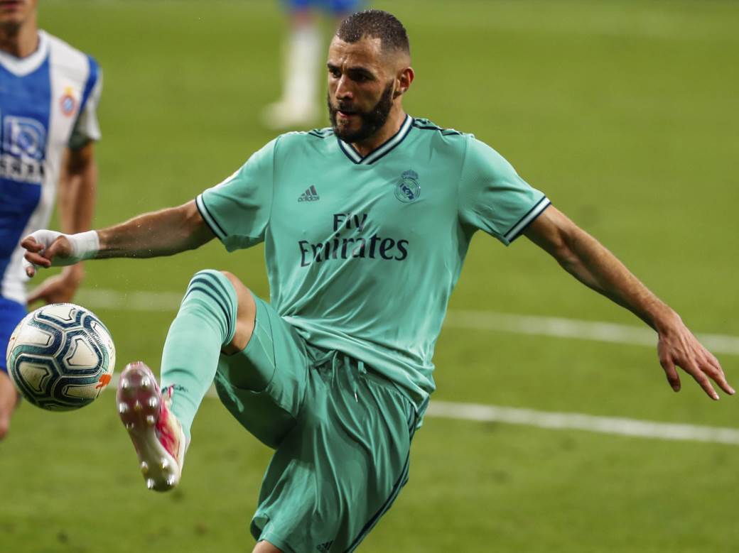 Espanjol-Real-Madrid-Karim-Benzema-asistencija-petom-kroz-noge 