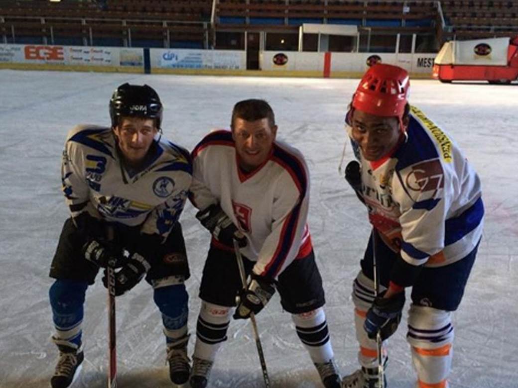  Tavamba-igra-hokej-u-Kazahstanu 