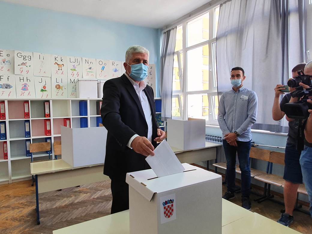  U BiH otvoreno 45 biračkih mjesta, Čović glasao u Mostaru 
