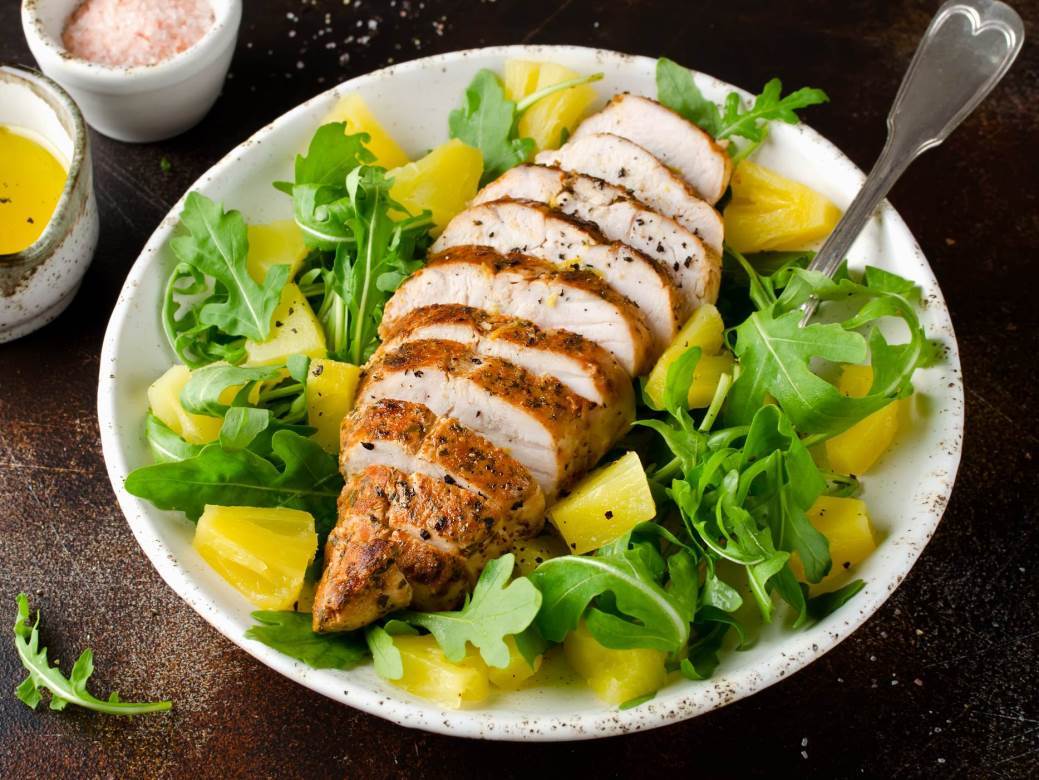  Ukus ljeta na tanjiru: Tropska salata sa piletinom 