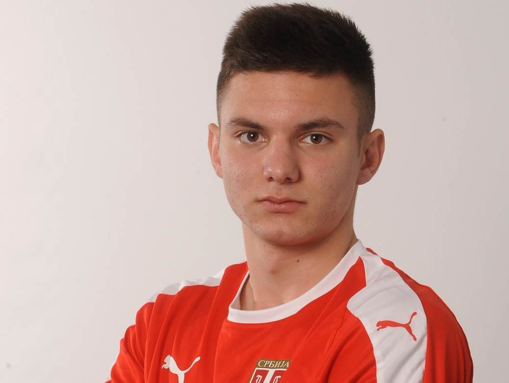  Dragan-Bojat-fudbaler-Partizana-Novi-desni-bek-na-treninzima-Save-Milosevica 