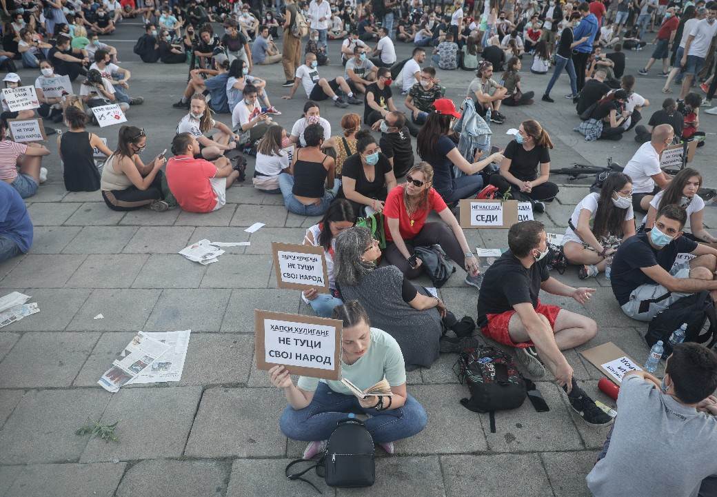  U Beogradu sjeli demonstranti, pa sjela i policija 