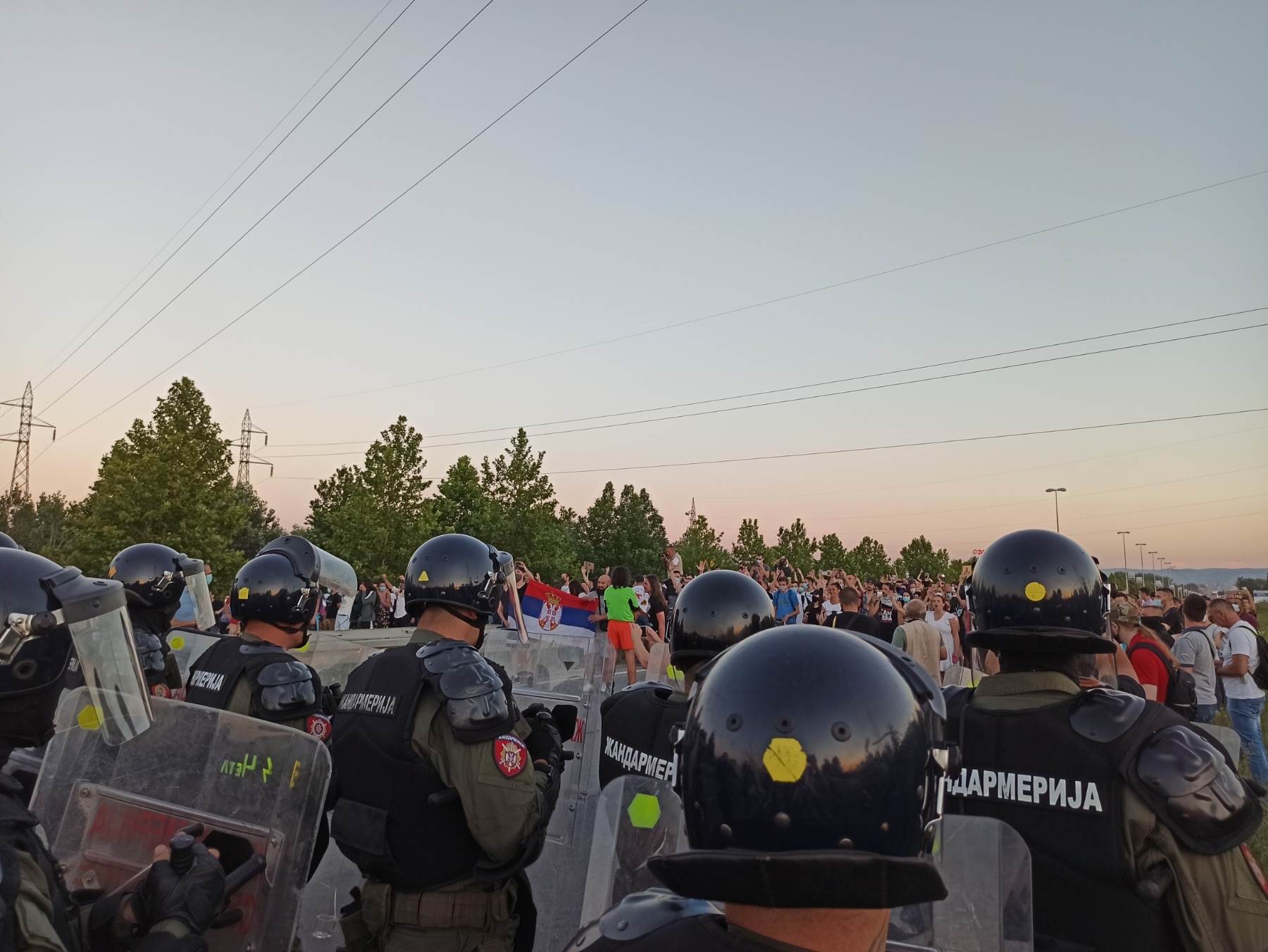  U Novom Sadu blokirali policijsku stanicu i most! Sutra nema okupljanja 