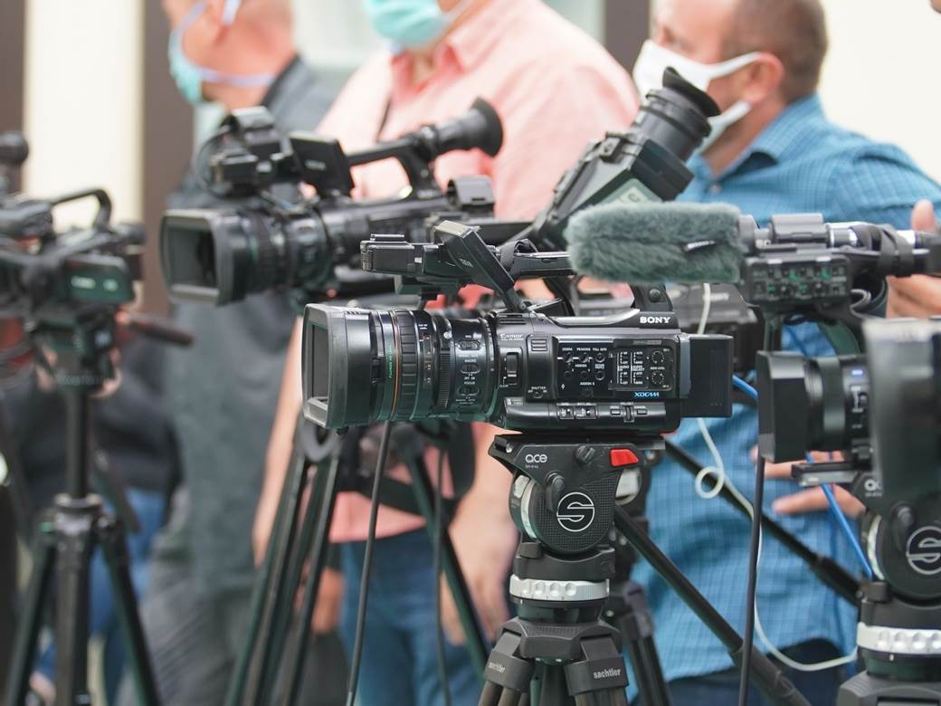  Udruženje BH novinari osudilo napad novinarke na portparolku policije 