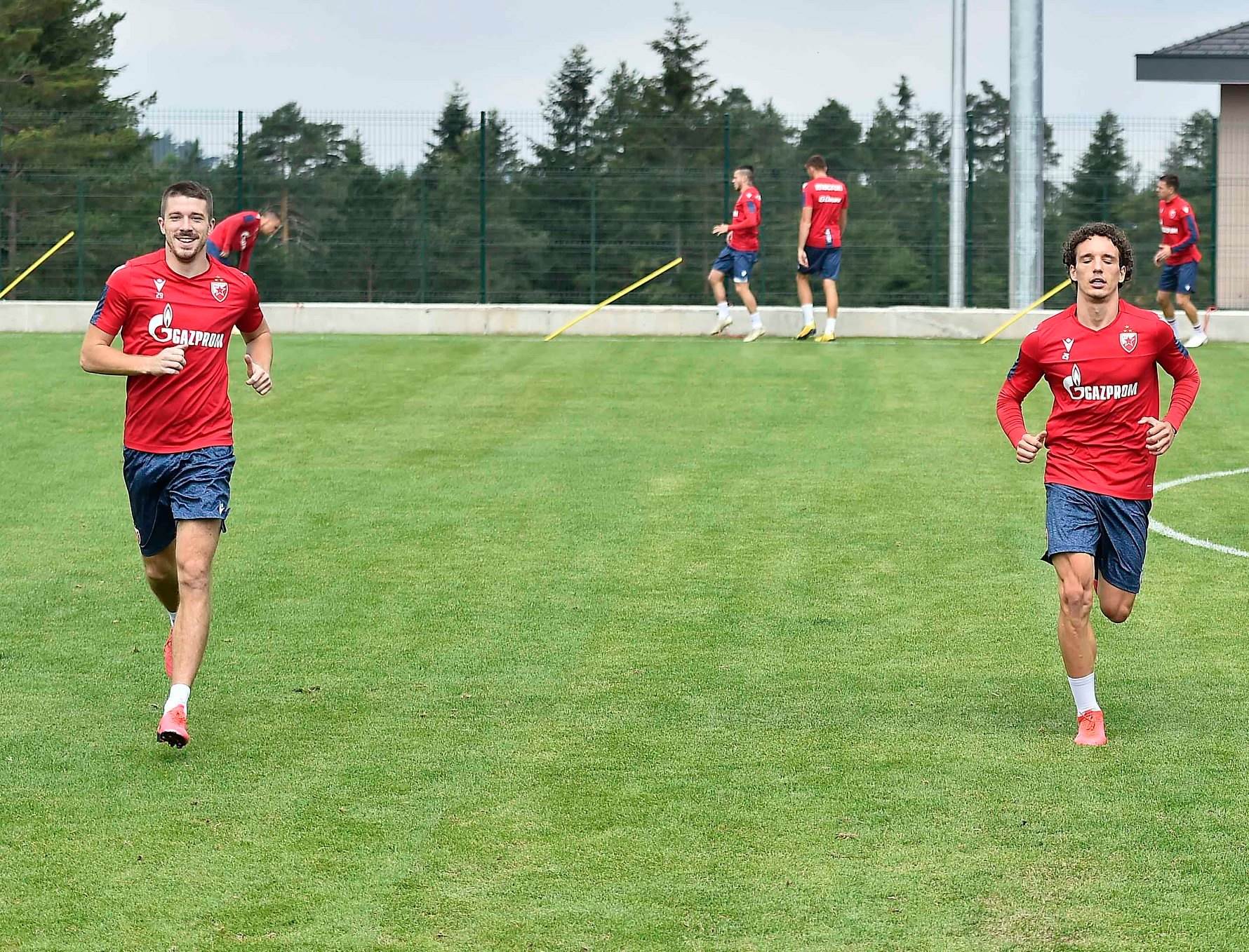  Šestorica ozdravljenih fudbalera FK Crvena zvezda stigli na Divčibare. 