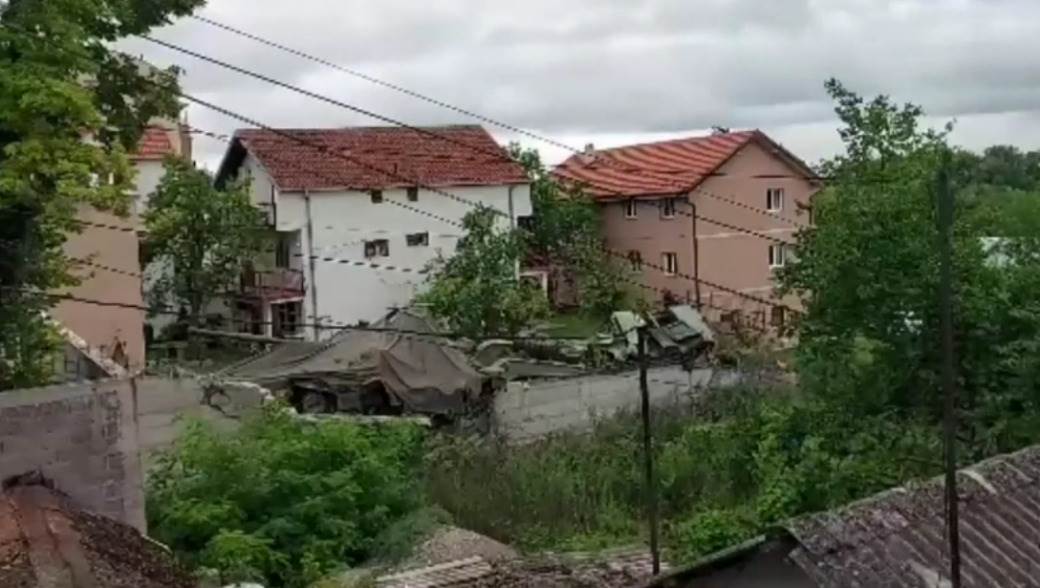  Drama u Beogradu: Prevrnuo se kamion sa tenkom, ima povrijeđenih (VIDEO) 