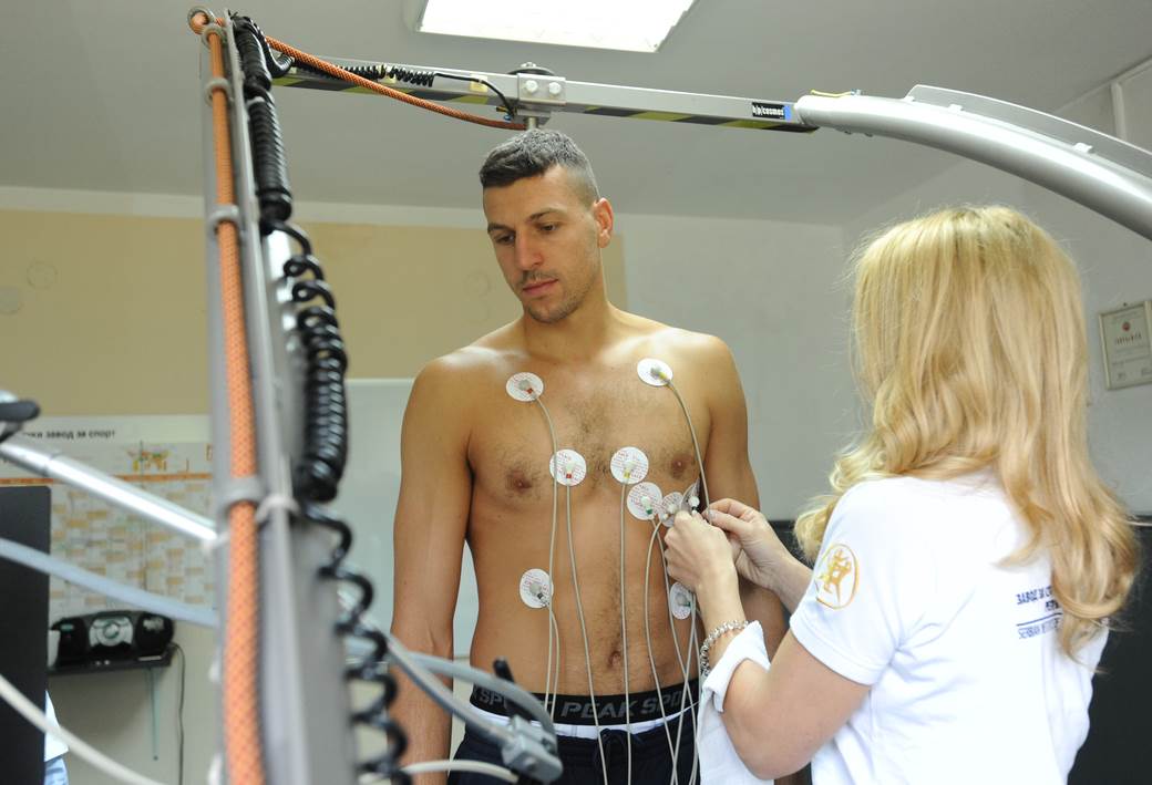  Dragan-Milosavljevic-VIDEO-Gagi-pogadja-dno-mrezice-na-treningu-Unikahe 