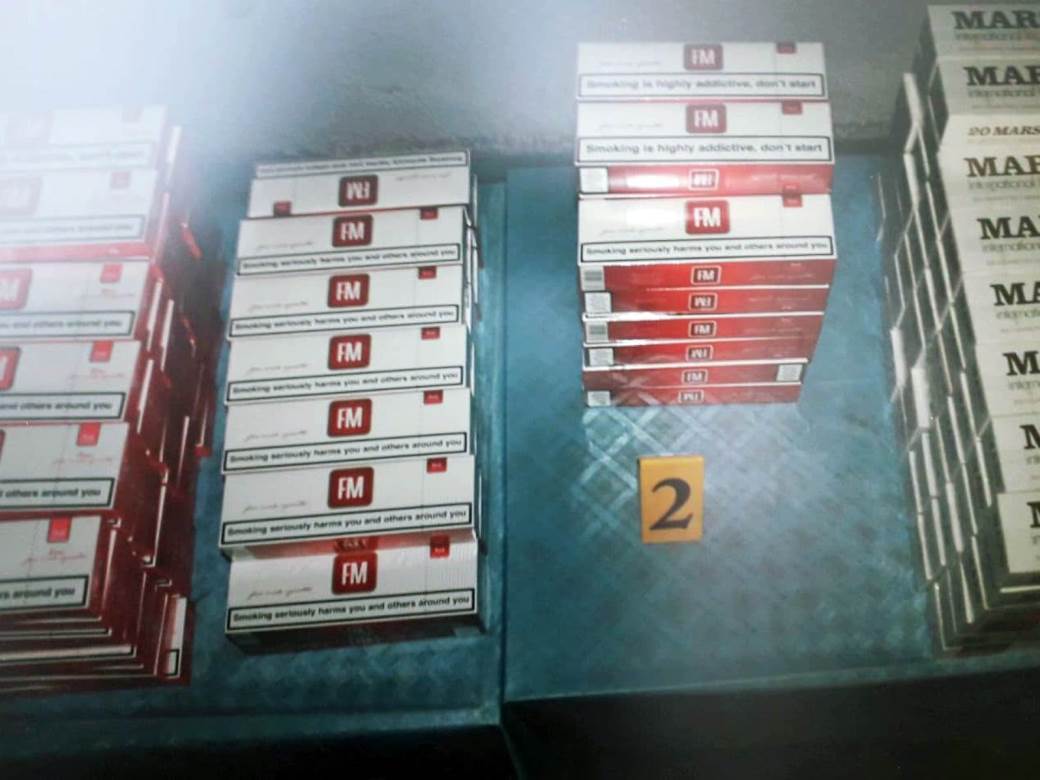  U "fordu" pronađeno 1400 kutija cigareta 