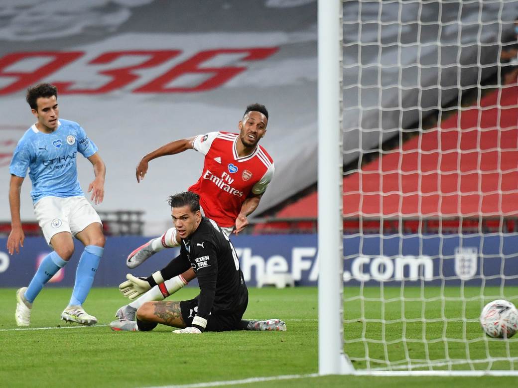  FA kup polufinale Arsenal - Mančester siti 2-0 