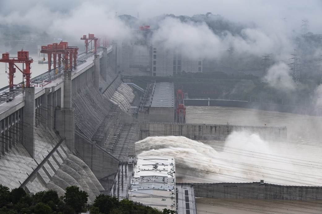  Strašne poplave prijete Kini: Morali da sruše veliku branu (VIDEO) 