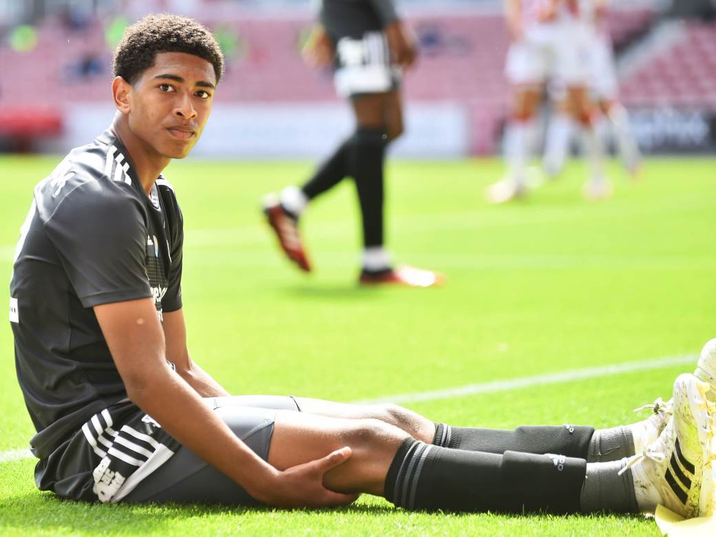  Engleski-talenat-Dzud-Belingam-presao-u-Borusiju-Dortmund-oteo-ga-Mancester-junajtedu-snimio-pesmu 