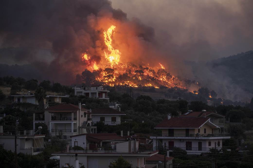  Borba s vatrenom stihijom: Pakleni napori vatrogasaca u Grčkoj! 