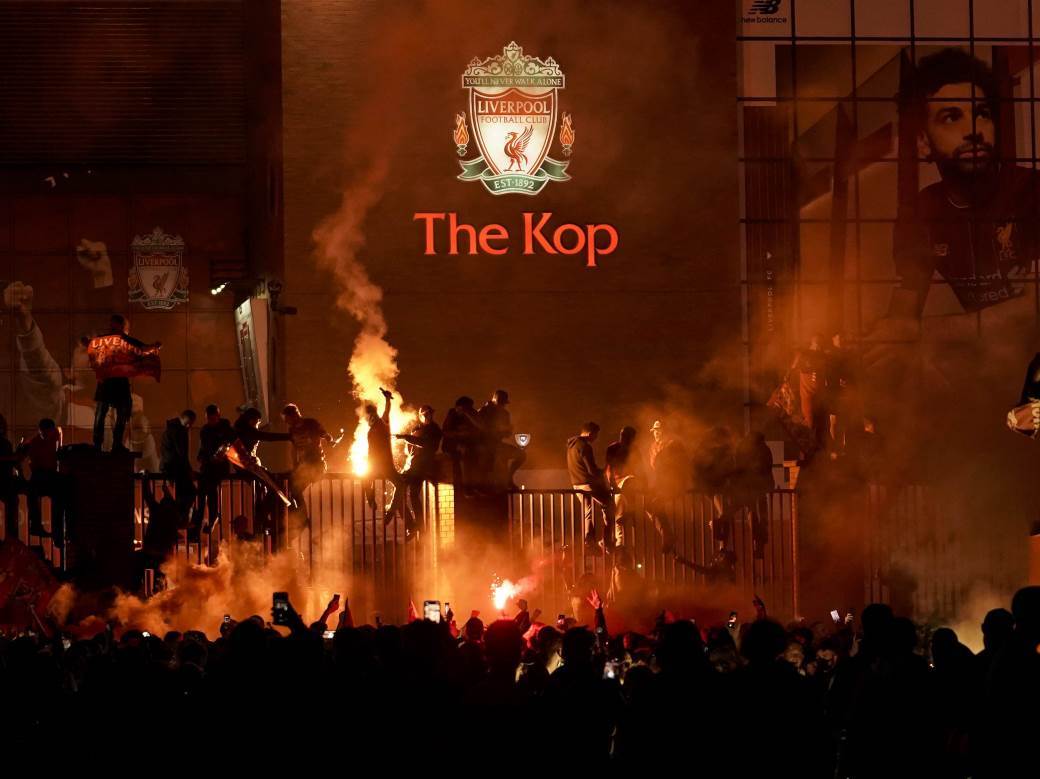  Liverpul-slavlje-titula-navijaci 