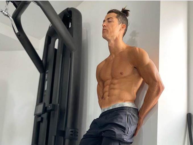  Kristijano-Ronaldo-izgleda-kao-Barbika-Ken-fitnes-juventus-fudbal 