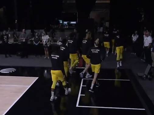  WNBA - Izašle iz hale za vrijeme himne SAD 