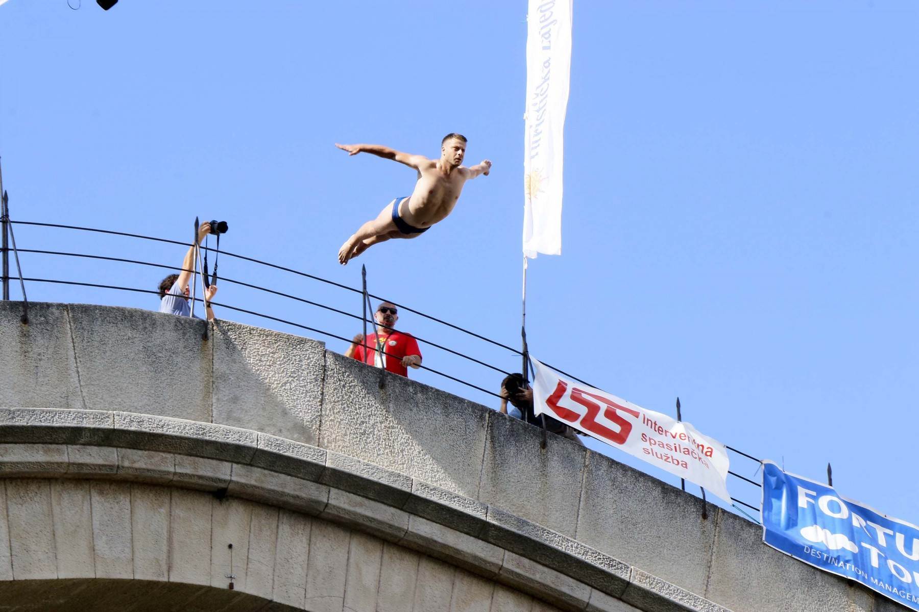  Vedad Bašić pobjednik skokova sa Starog mosta u Mostaru (FOTO) 